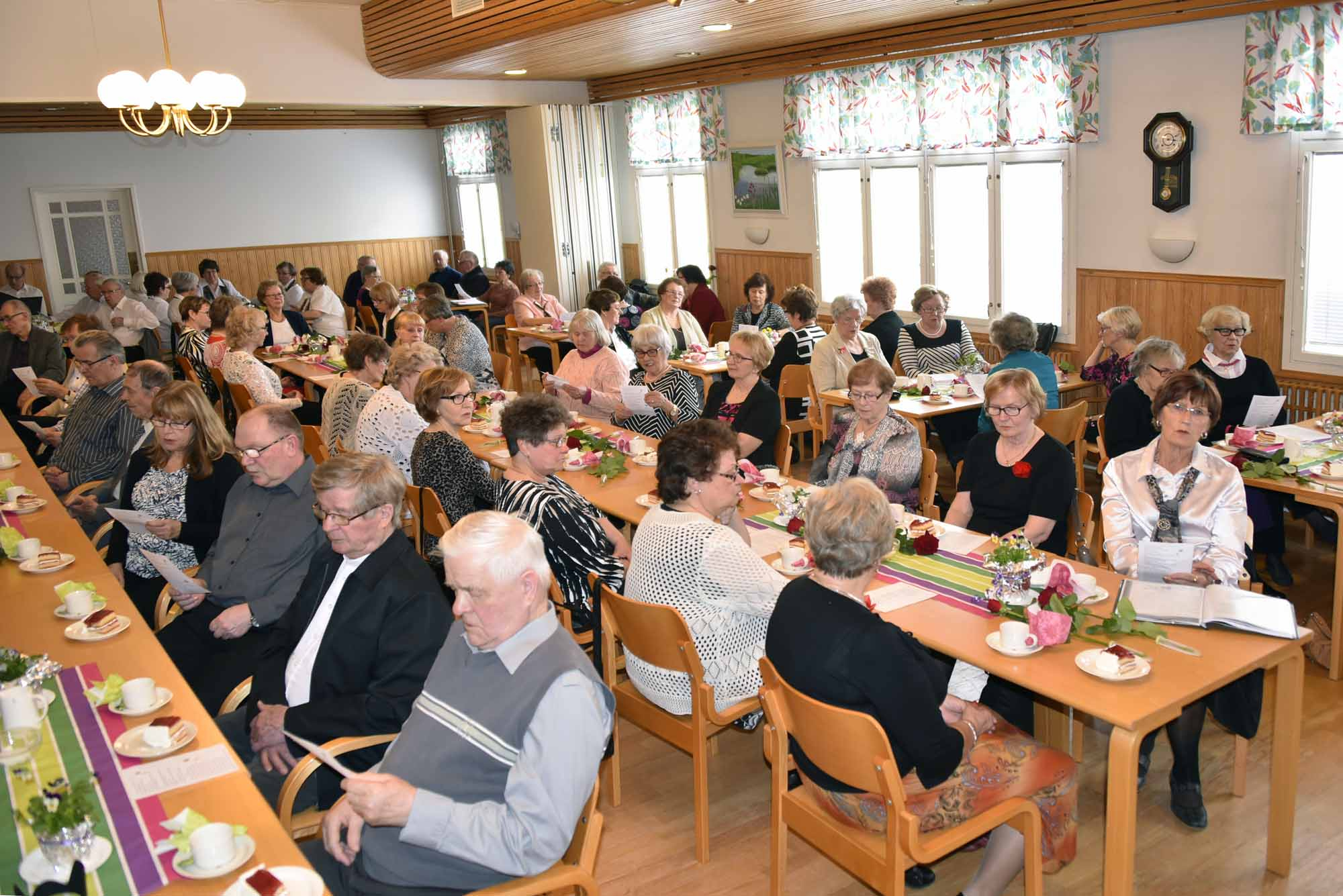 rr-elakelaiset-aitienpaivajuhlat-2015-kuva-007.jpg