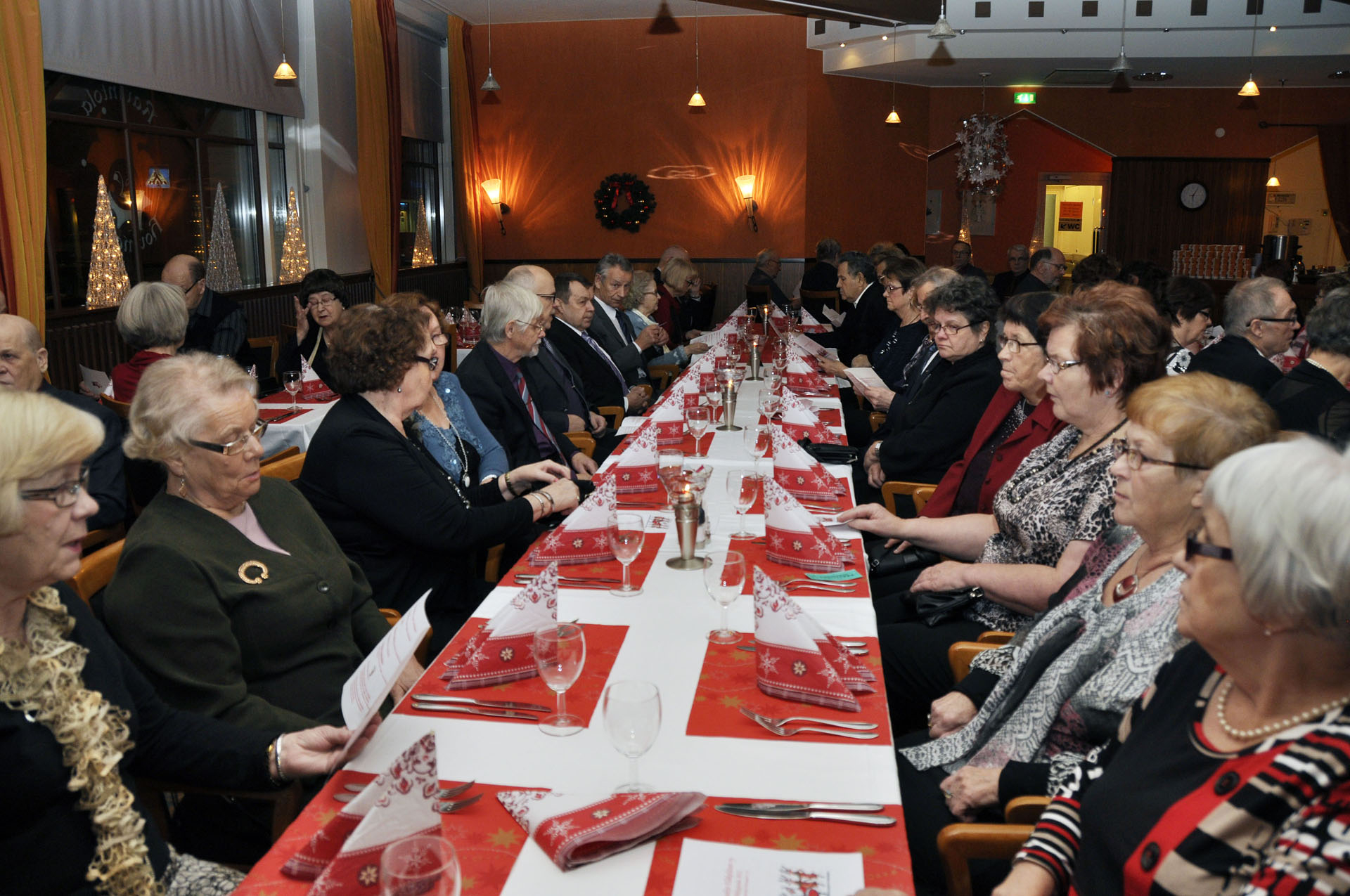 elakelaiset_pikkujoulu_2012_kuva_007.jpg
