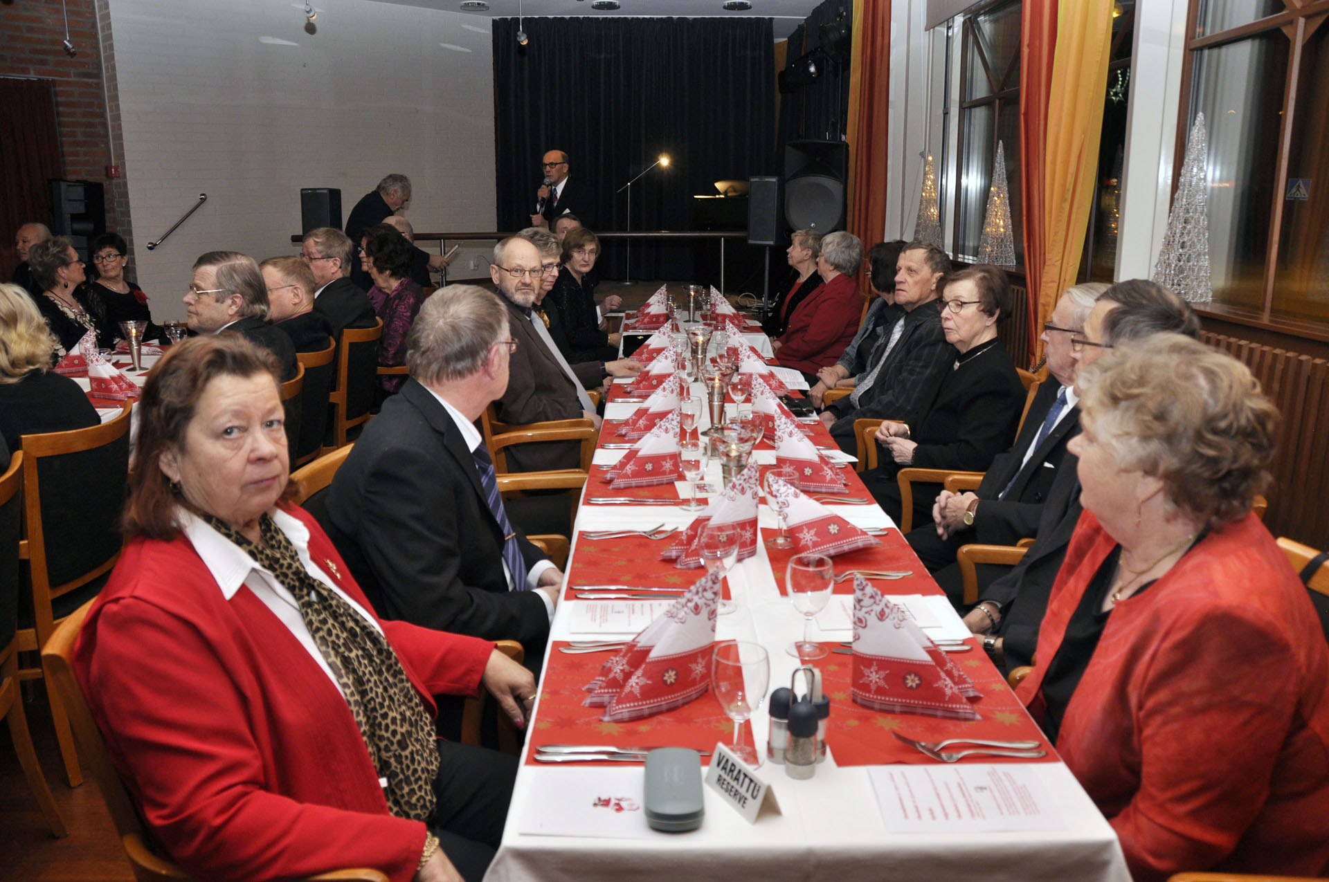 elakelaiset_pikkujoulu_2012_kuva_010.jpg