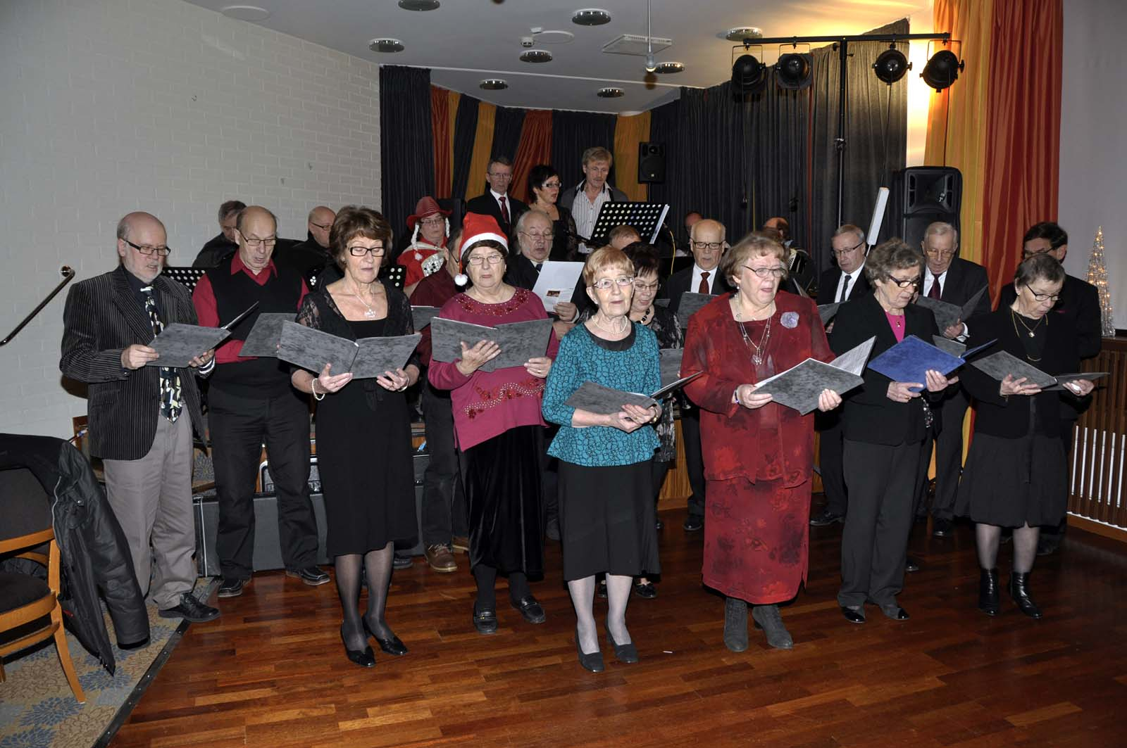 pikkujoulu-2013-kuva_0013.jpg
