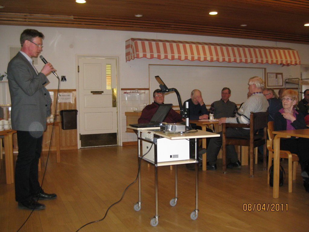 kari-ojala-raahen-tehtaan-johtaja-kerhossa-842011-005.jpg